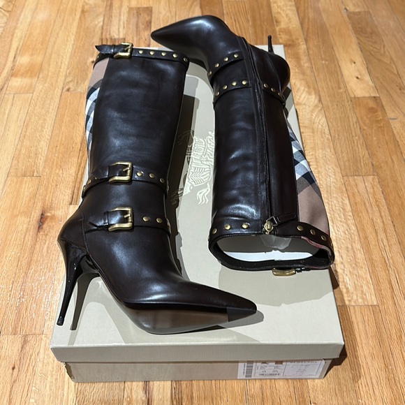 Burberry Shoes - Burberry Brown Leather KneeHigh Zipper Boots Sz 37.5 Euro     Almost Mint